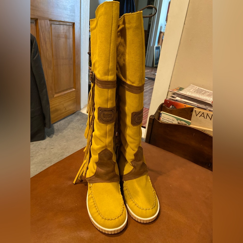 New! Dingo Yellow and Brown Tall Boots Sz 7